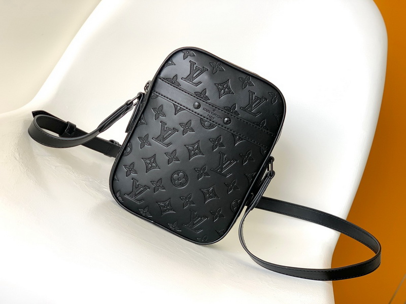 LV Handbags AAA(Men)-292
