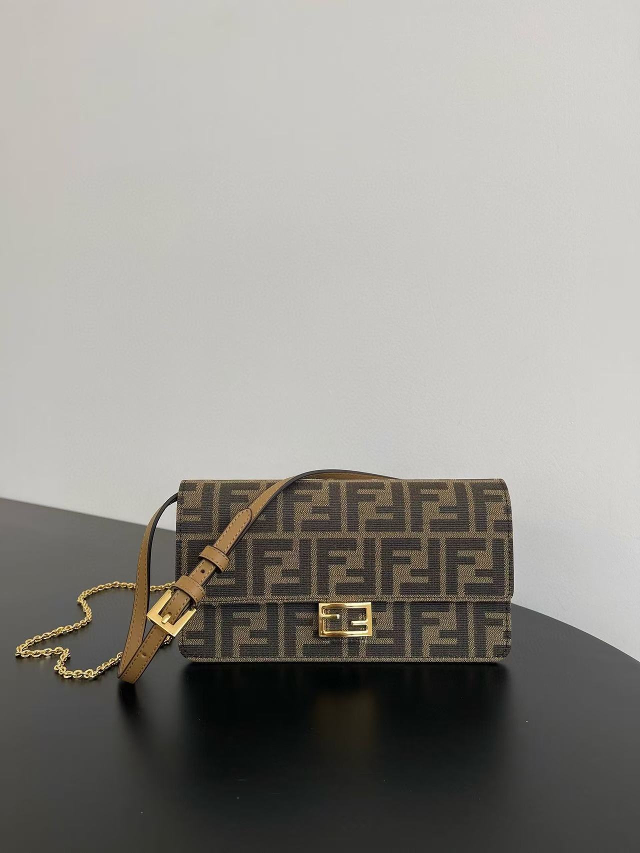Fendi Handbags AAA(Women)-014
