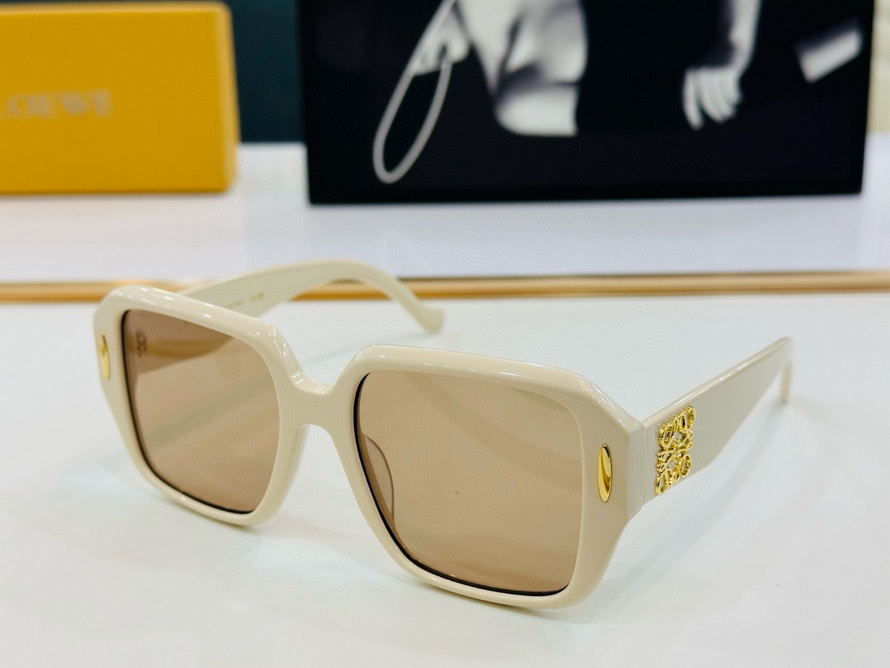 LOEWE Sunglasses(AAAA)-713