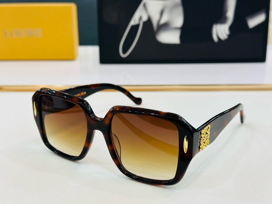 LOEWE Sunglasses(AAAA)-709