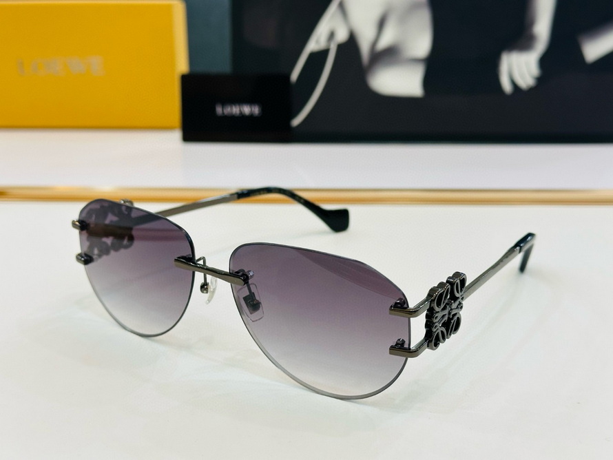 LOEWE Sunglasses(AAAA)-703