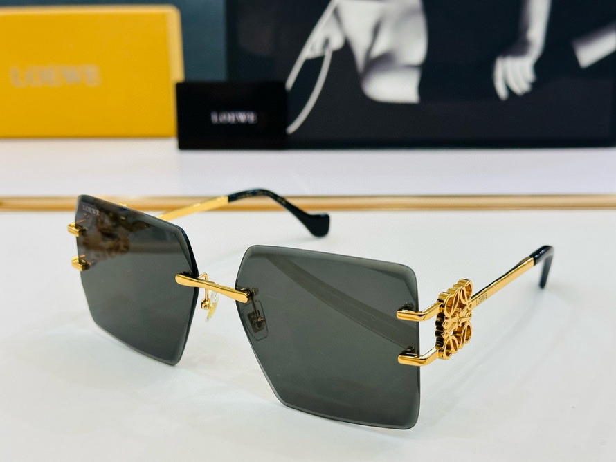 LOEWE Sunglasses(AAAA)-699