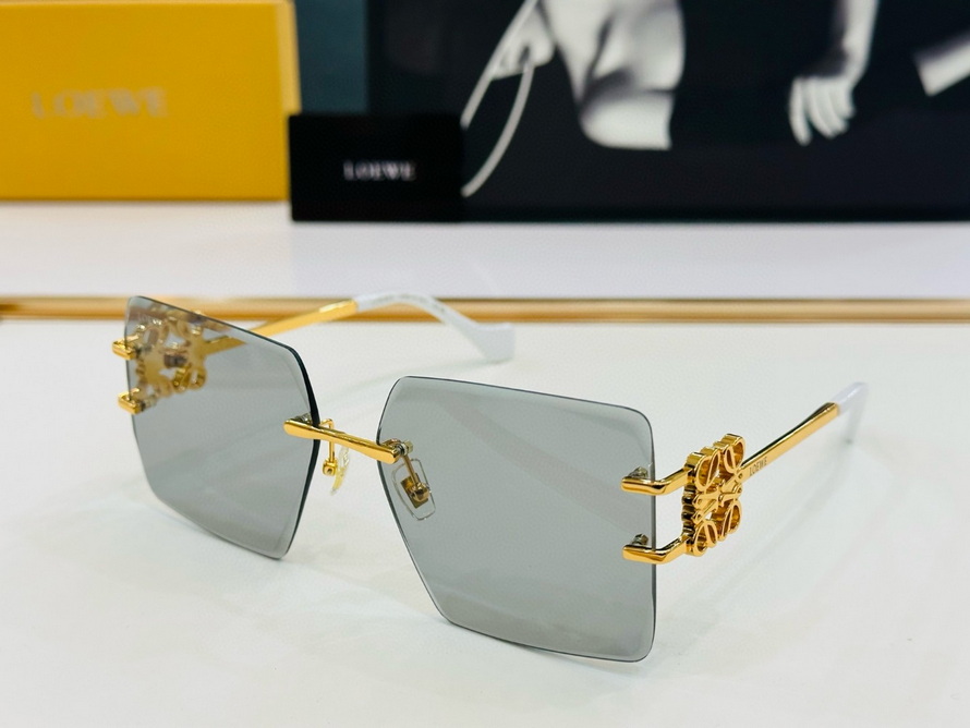 LOEWE Sunglasses(AAAA)-700