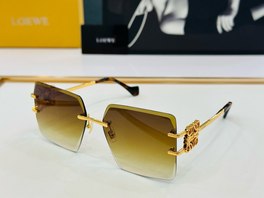 LOEWE Sunglasses(AAAA)-696