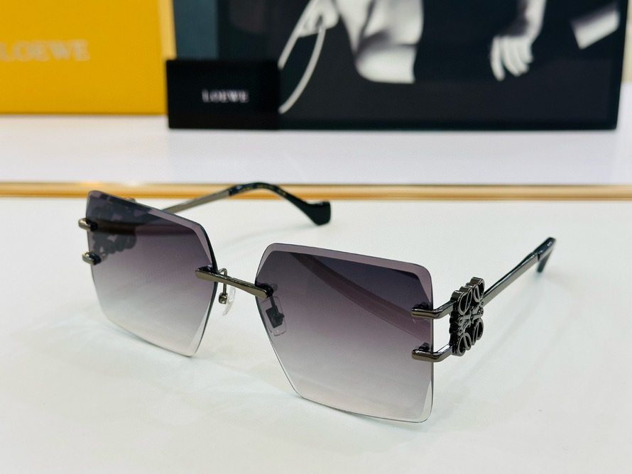 LOEWE Sunglasses(AAAA)-695