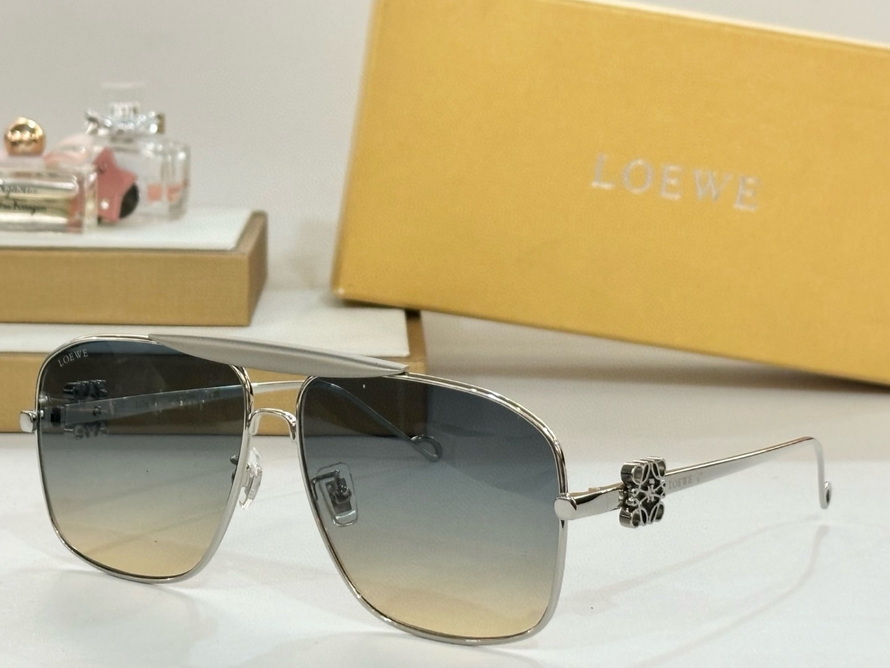 LOEWE Sunglasses(AAAA)-680