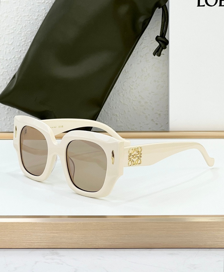 LOEWE Sunglasses(AAAA)-581