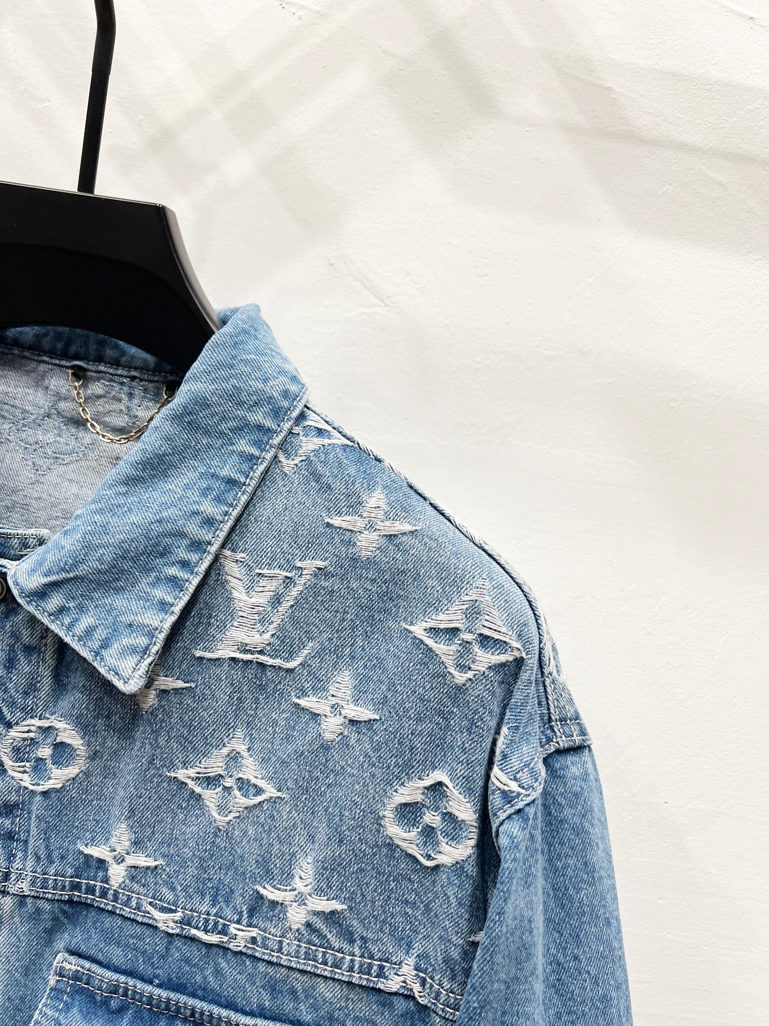 LV Jacket-045