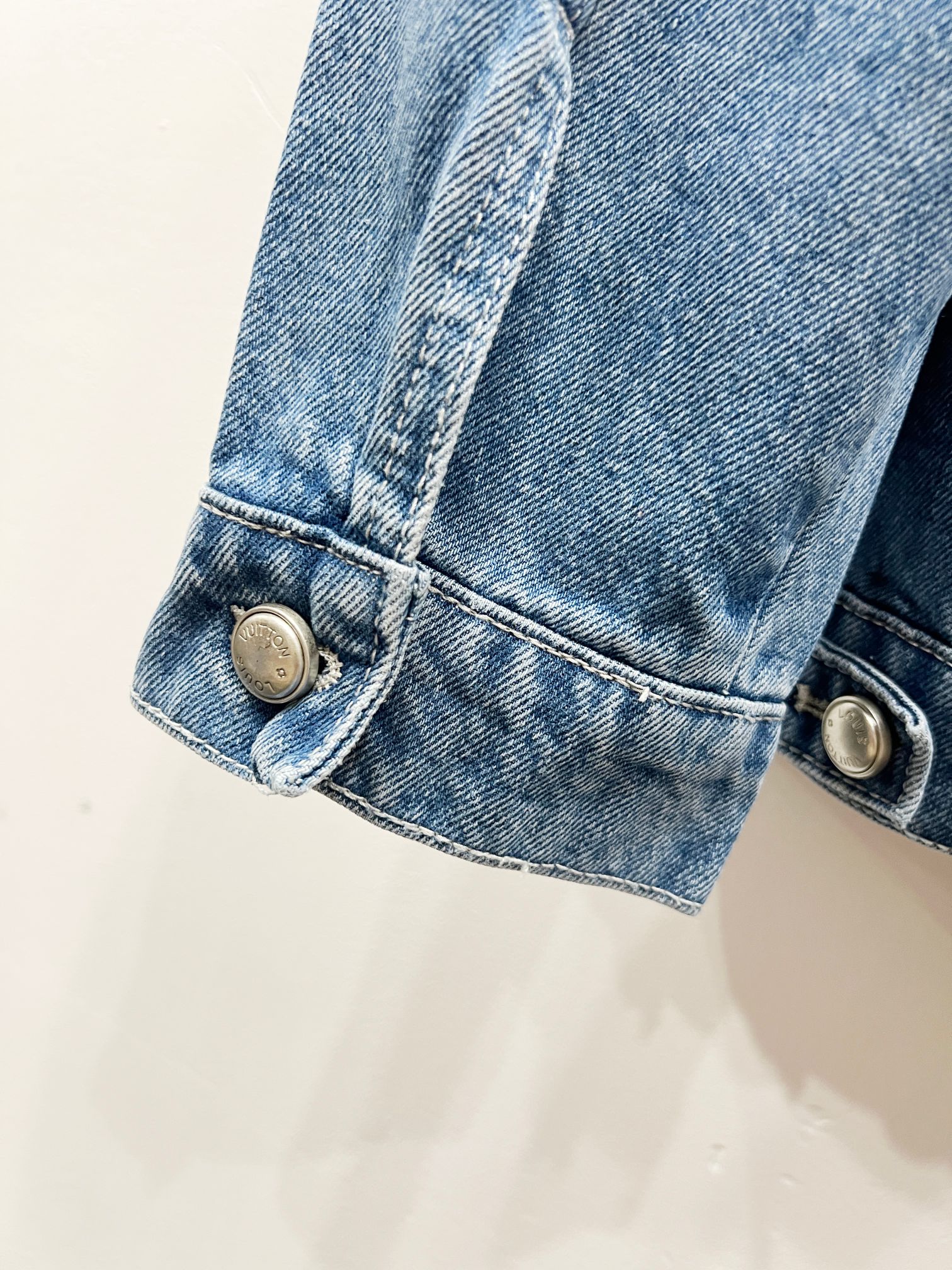 LV Jacket-045