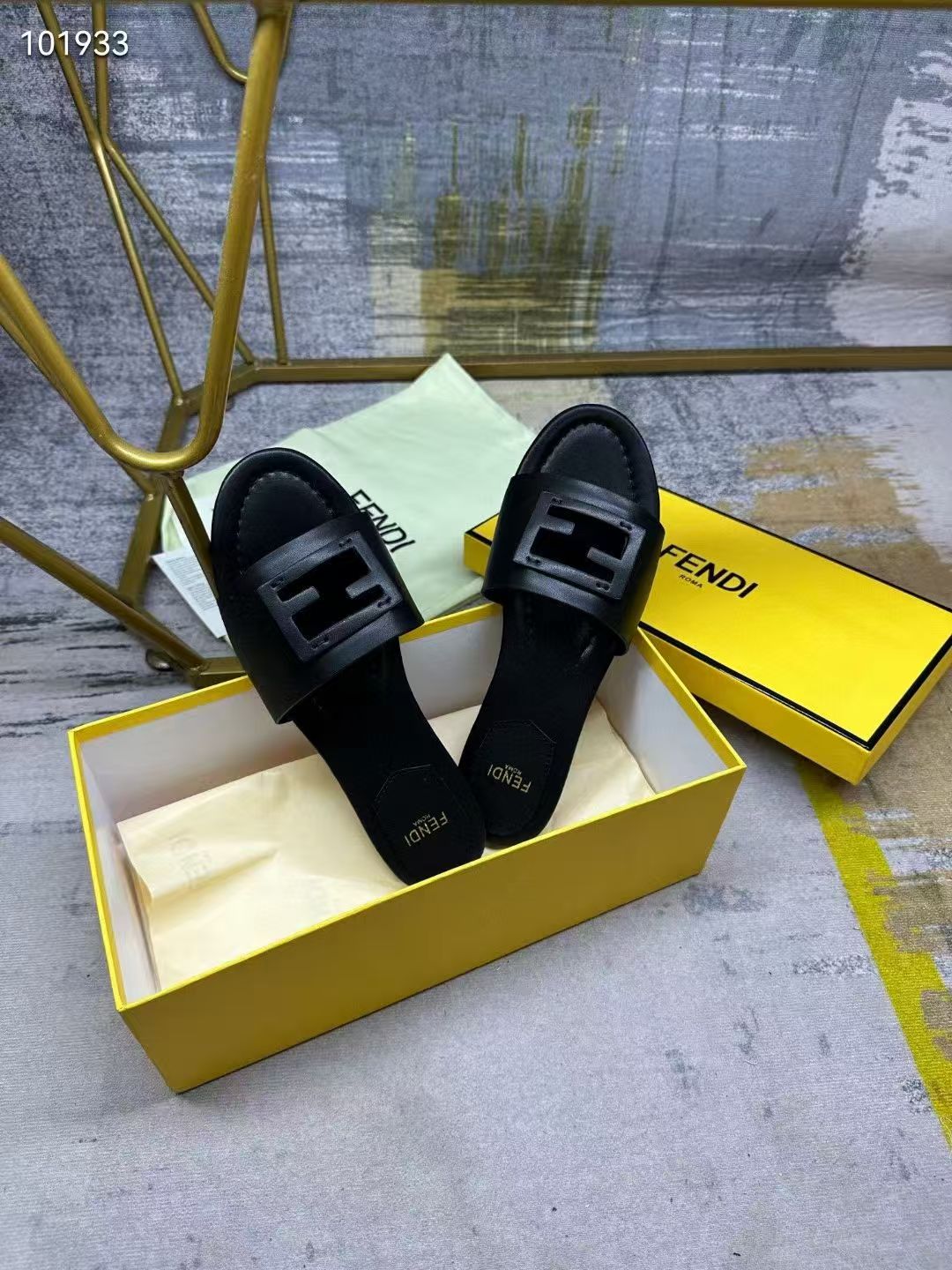 Fendi Slippers Women(AAA)-007
