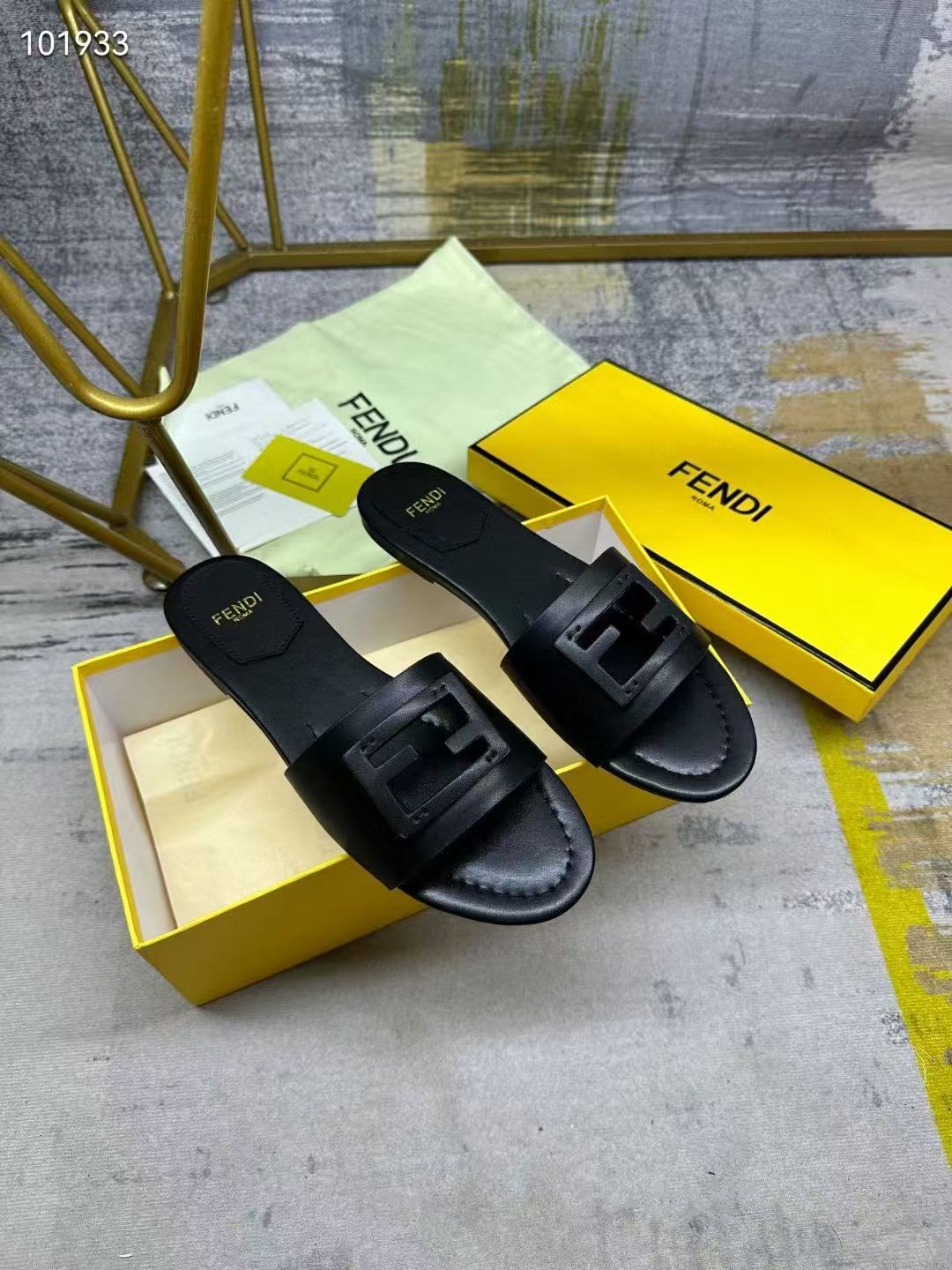 Fendi Slippers Women(AAA)-007