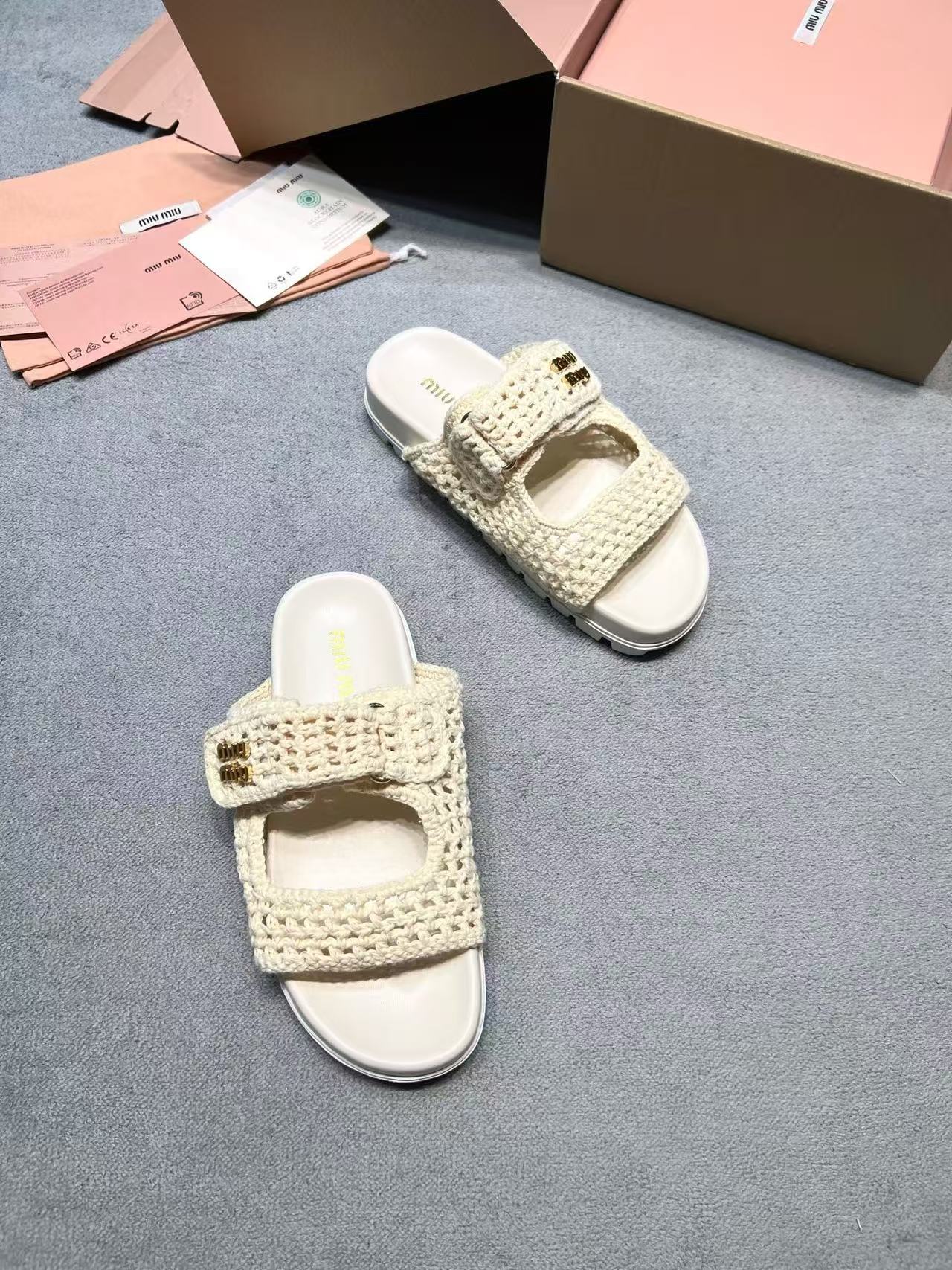 Miu Miu Slippers Women(AAA)-002