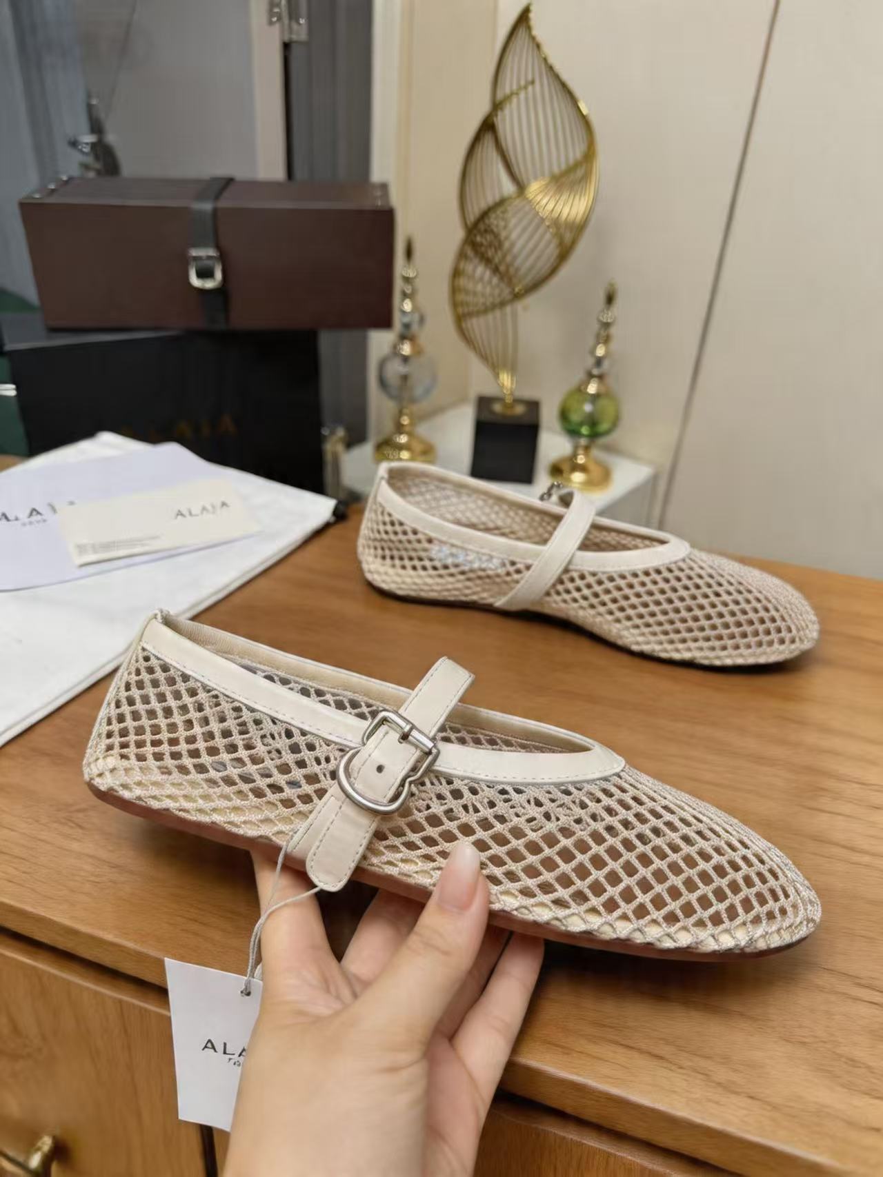 Alaia Shoes AAA(Women)-005