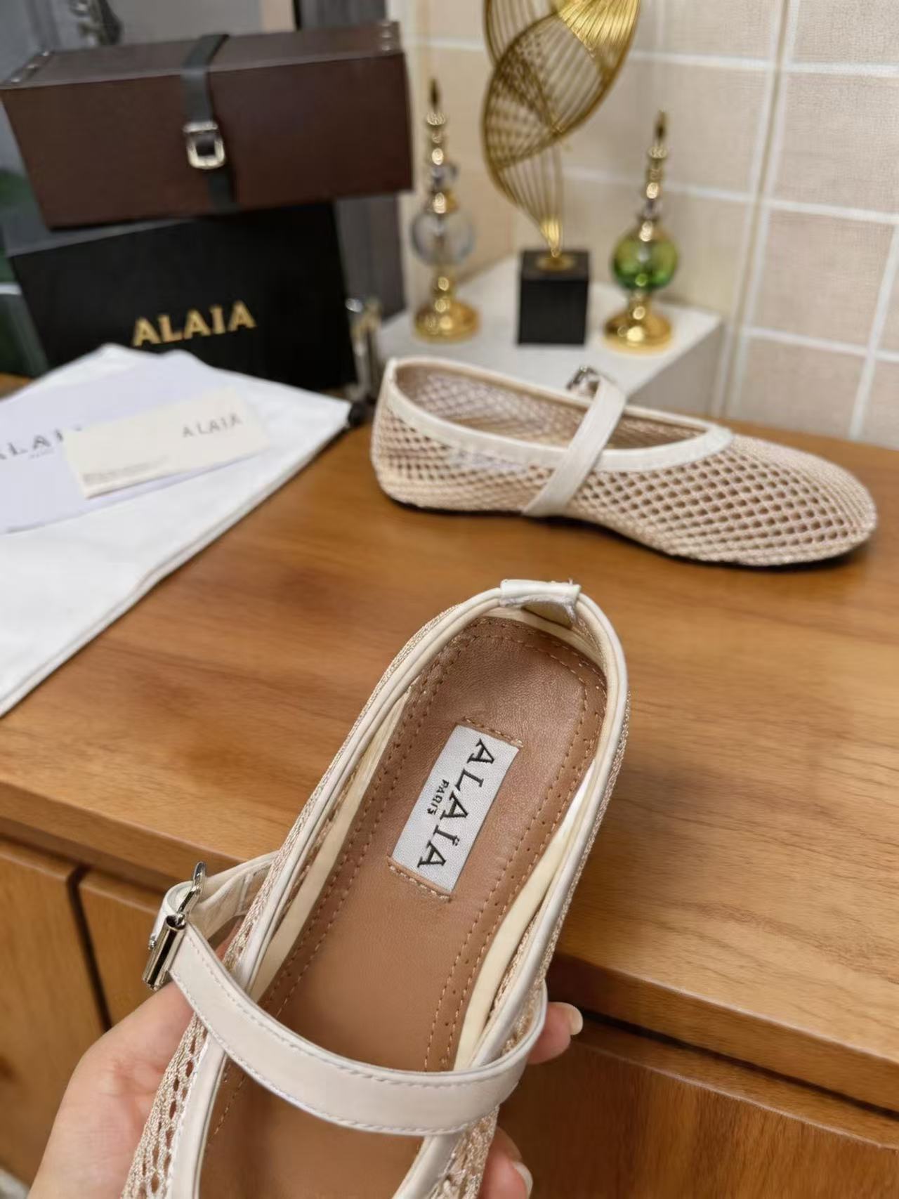 Alaia Shoes AAA(Women)-020
