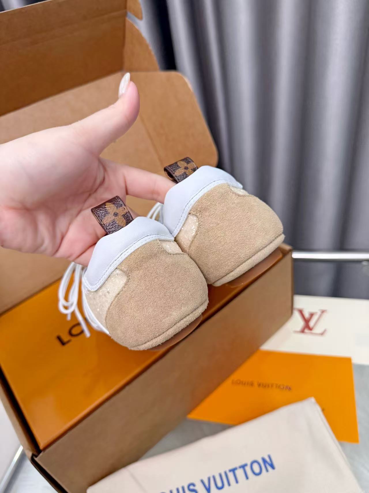 LV Shoes AAA(Women)-107
